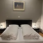 Carlton Suites